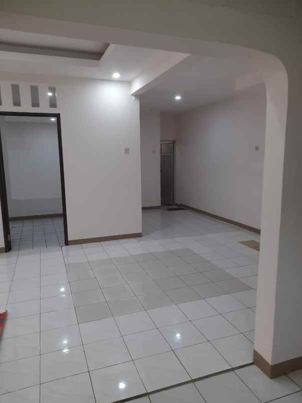 jual rumah second 1 lantai jatiwaringin