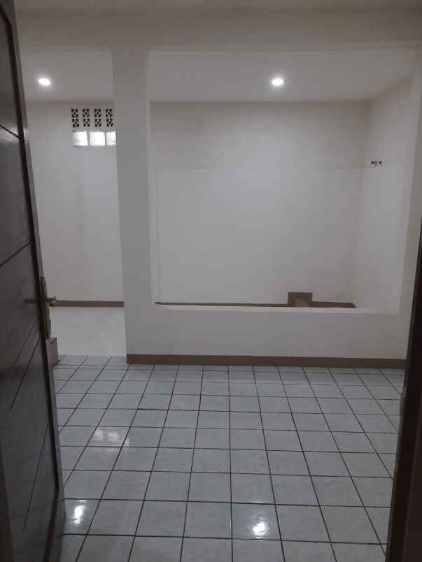 jual rumah second 1 lantai jatiwaringin