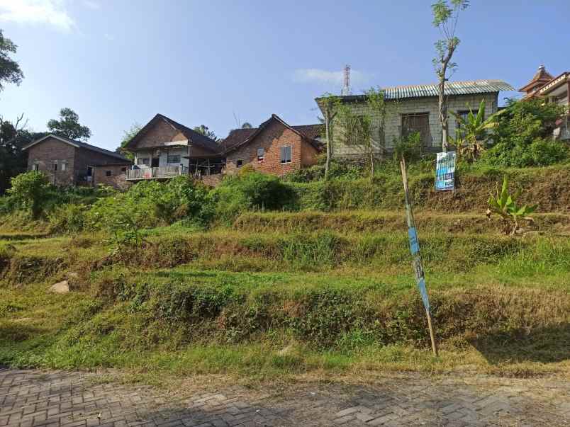 kavling dengan pemandangan sungai di prigen