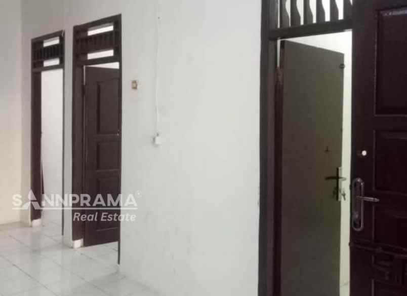 kost 7 kamar 2 lantai dekat stasiun dan kampus tbr