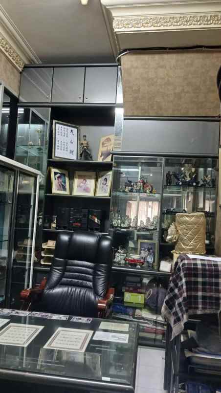 ruko 3 5 lantai area dekat pasar atom bangunan bagus