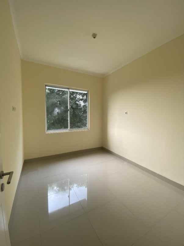 ruko disewakan di casajardin 3lantai bebas banjir