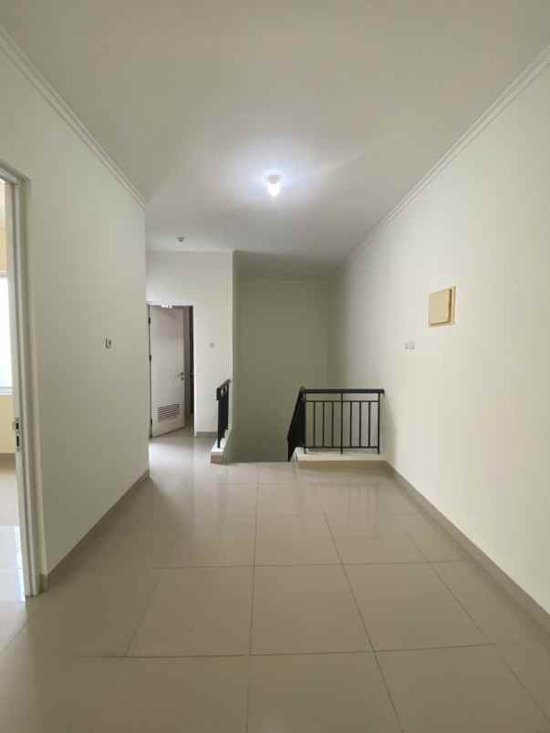 ruko disewakan di casajardin 3lantai bebas banjir