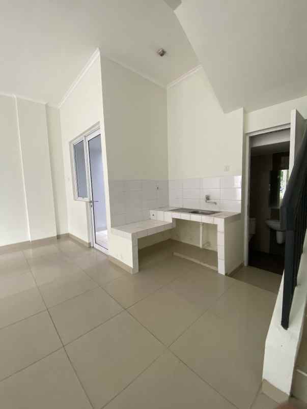 ruko disewakan di casajardin 3lantai bebas banjir