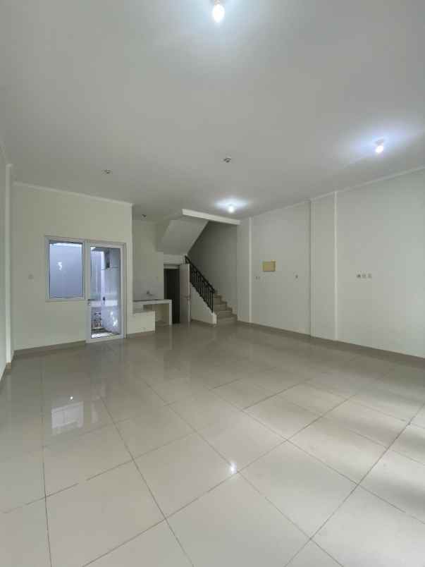 ruko disewakan di casajardin 3lantai bebas banjir