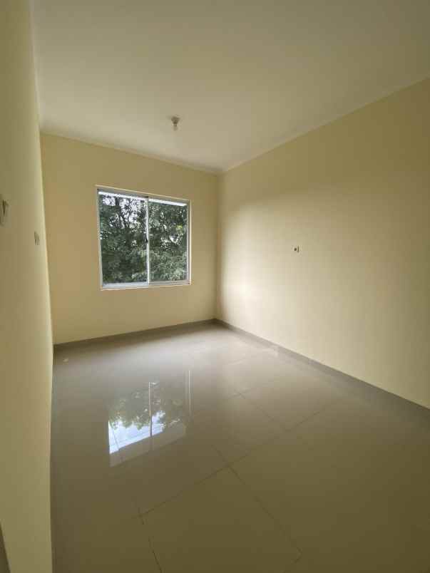 ruko disewakan di casajardin 3lantai bebas banjir