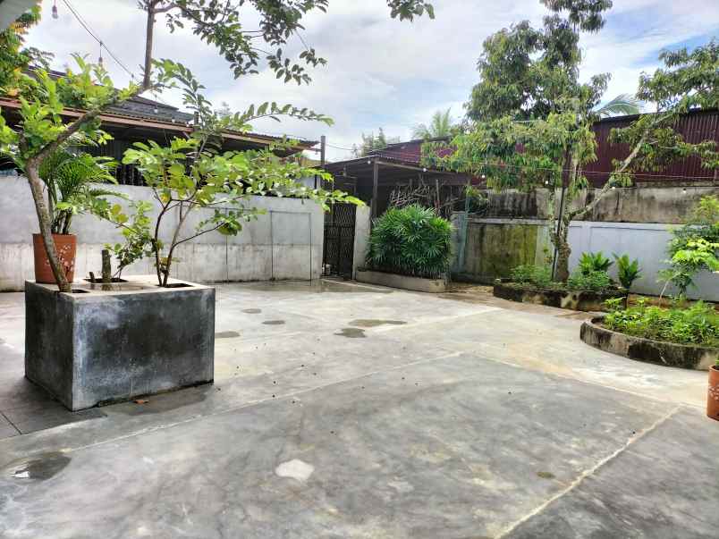 ruko sewa plus tanah 25x80m di belakang