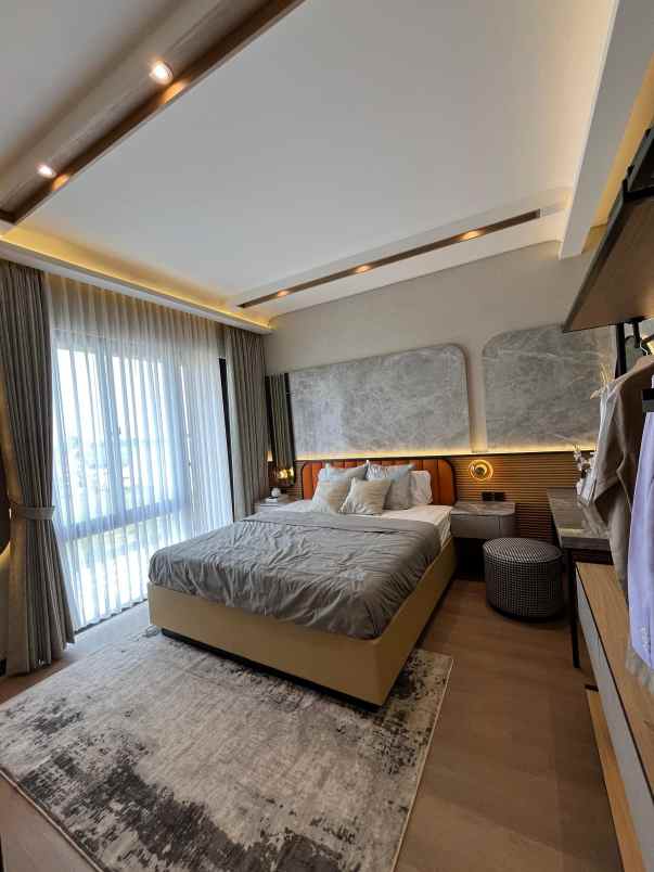 rumah 1m an persis samping bandara