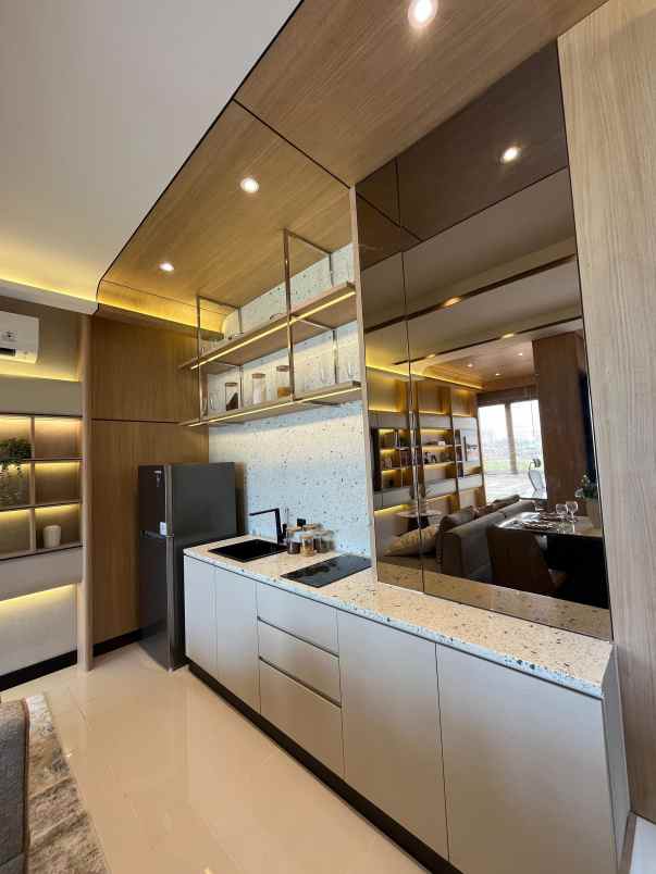 rumah 1m an persis samping bandara