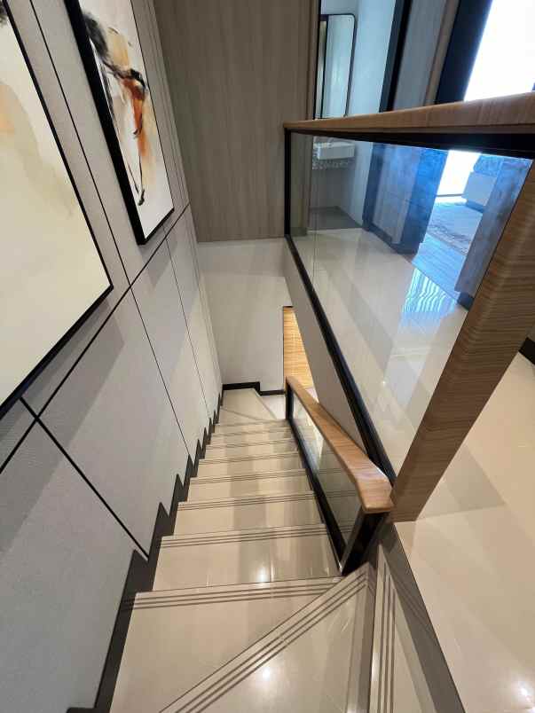 rumah 1m an persis samping bandara