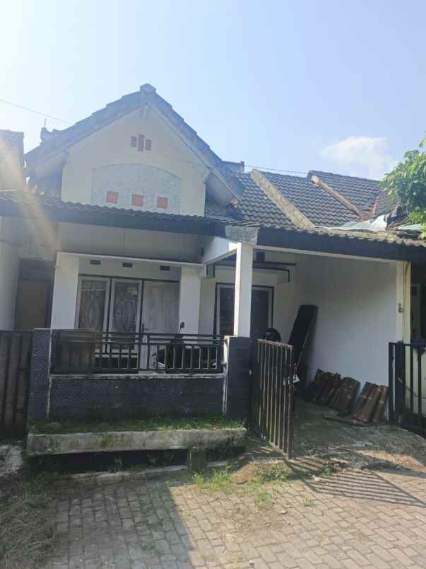 rumah 2 lantai 3 kt di sedayu 360 juta