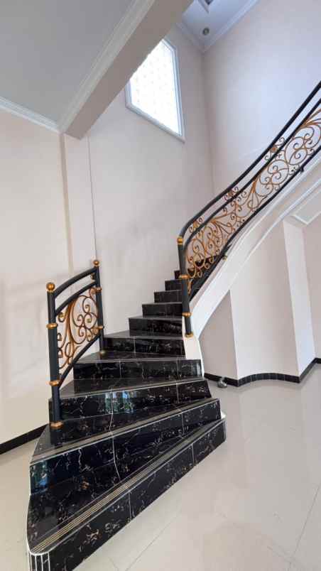 rumah 2 lantai 4 kt banguntapan diskon cash rp300 juta