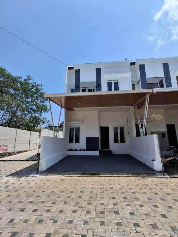 rumah 2 lantai 600 jutaan lokasi dekat araya