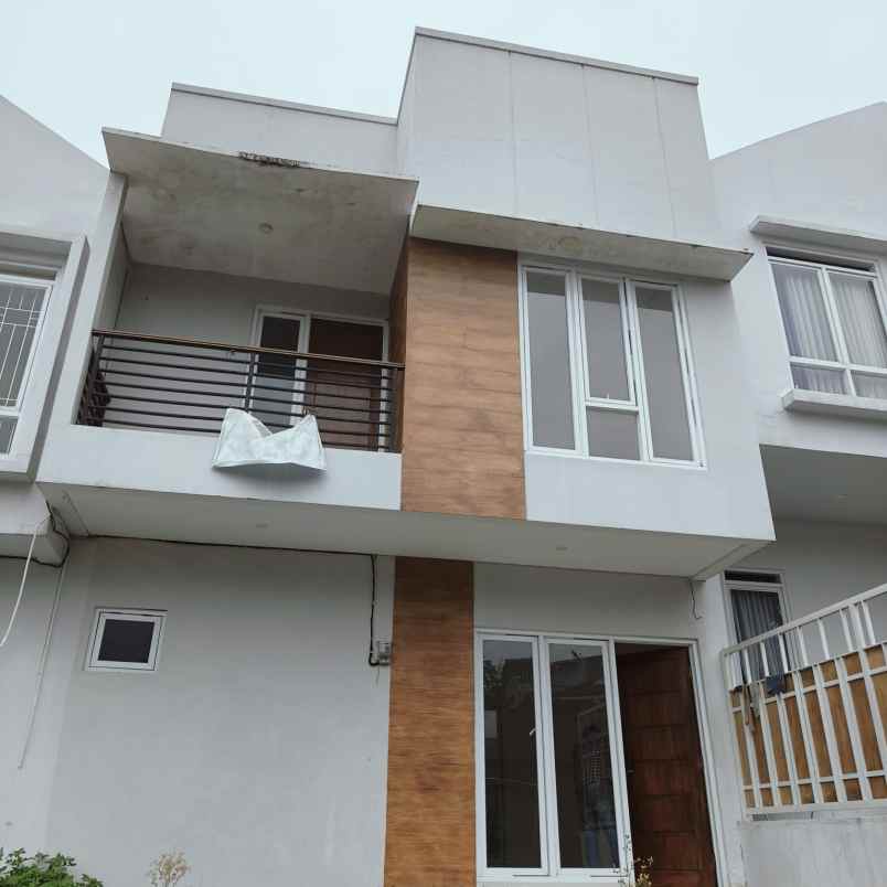 rumah 2 lantai dalam cluster bojong koneng cikutra