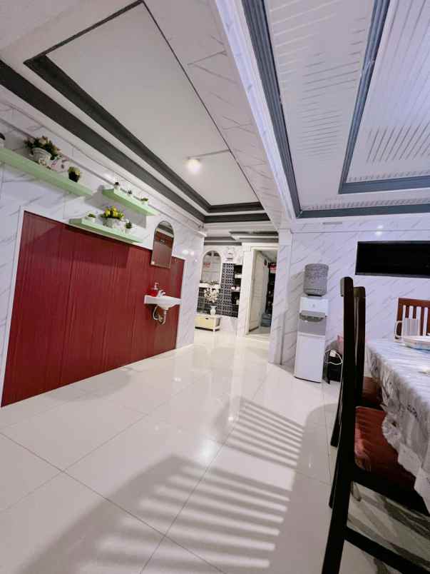 rumah 2 lantai dengan mushola carport luas di ulujami