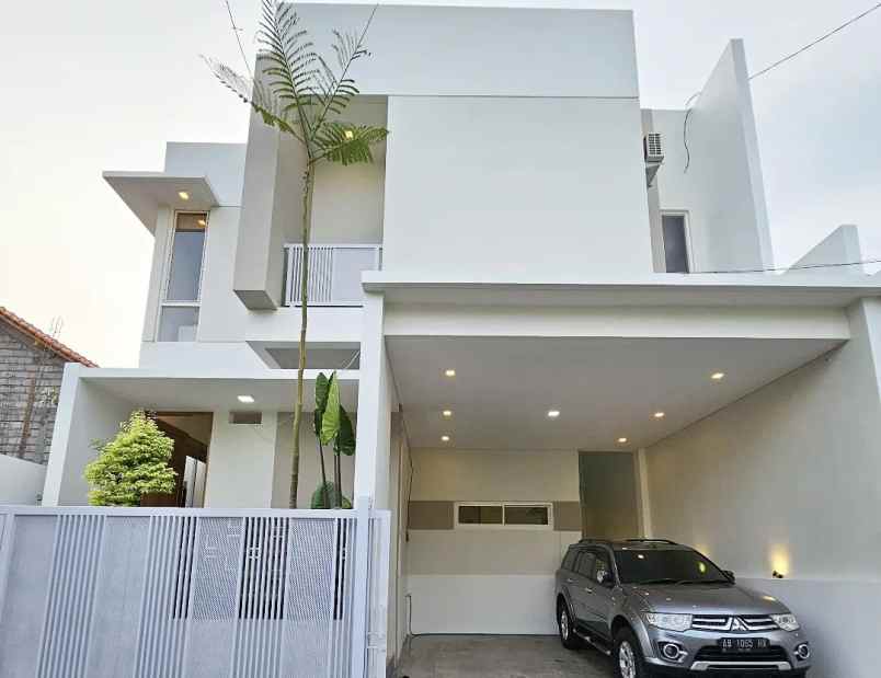 rumah 2 lantai dengan rooftop dekat jogja bay