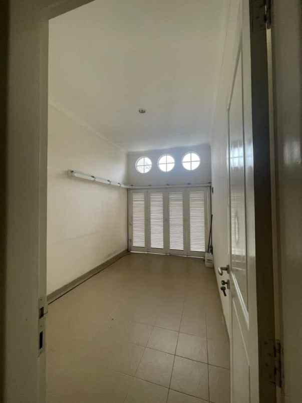 rumah 2 lantai di angel residence kalideres jkt barat