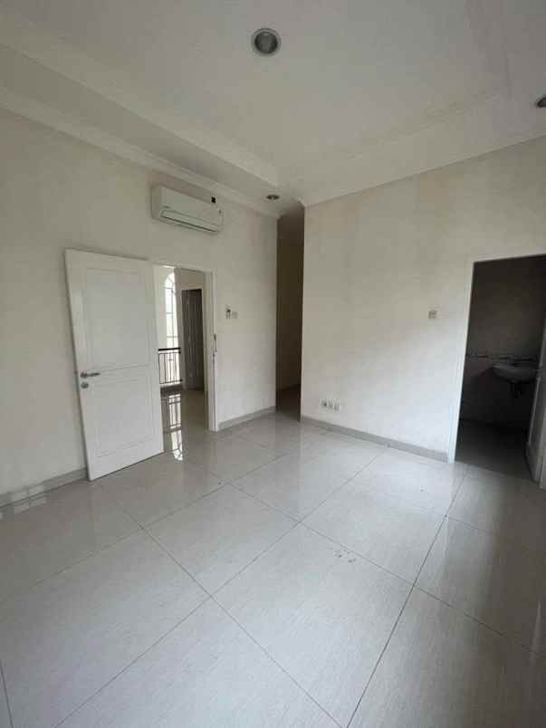 rumah 2 lantai di angel residence kalideres jkt barat