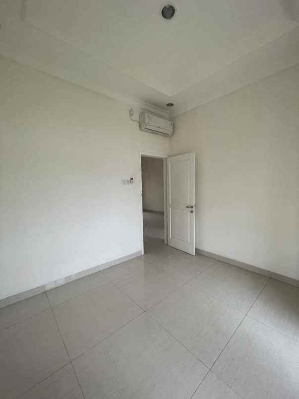 rumah 2 lantai di angel residence kalideres jkt barat