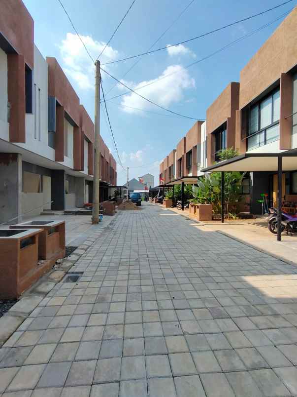rumah 2 lantai di citayem siap huni