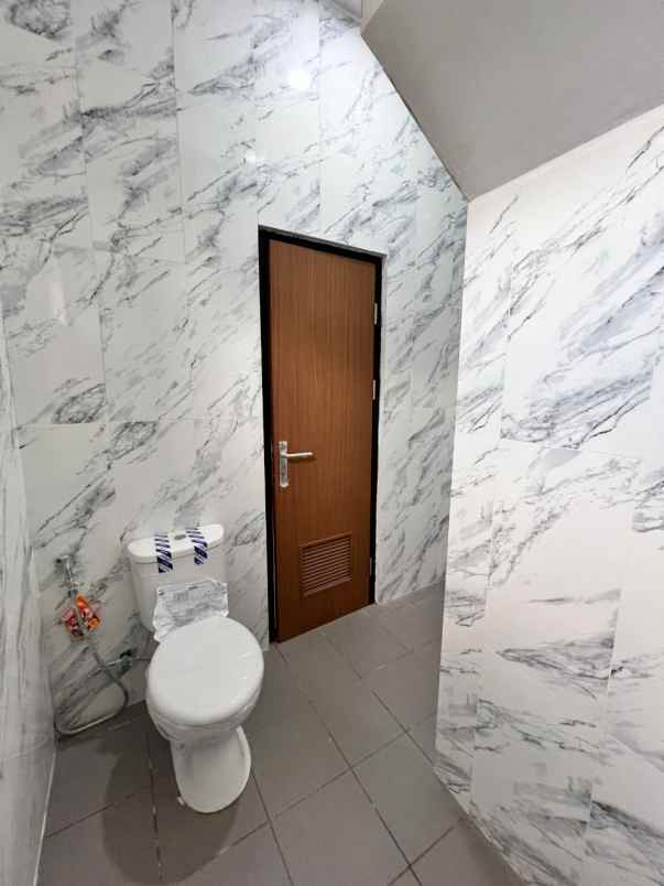 rumah 2 lantai di pamulang barat dekat toll bsd