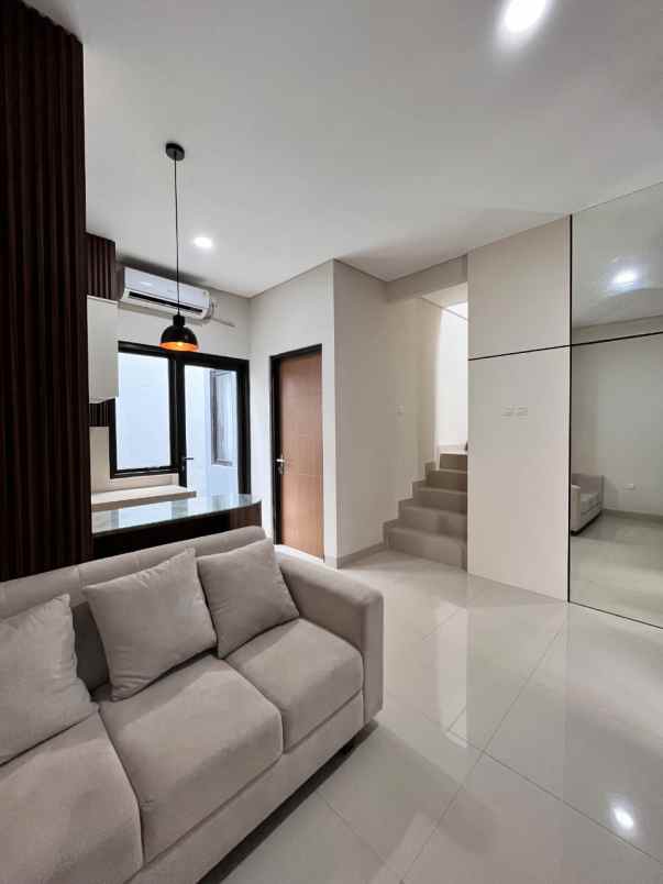 rumah 2 lantai di pamulang barat dekat toll bsd