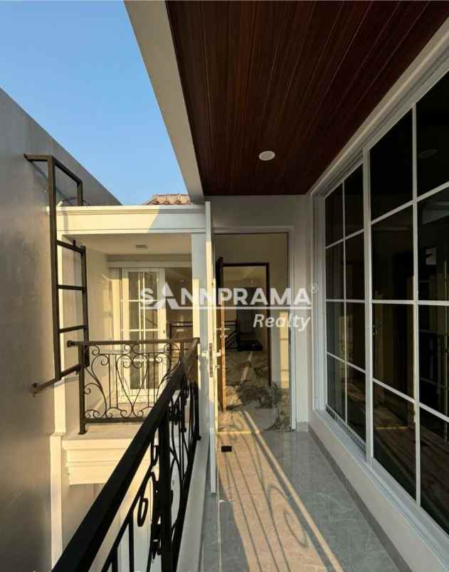 rumah 2 lantai disain mewah di beji depok