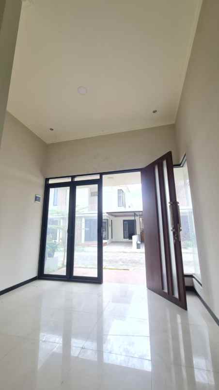 rumah 2 lantai konsep modern minimalis di malang