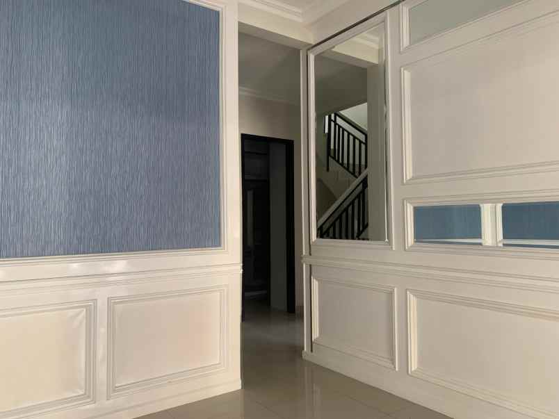 rumah 2 lantai mewah dengan banyak bonus dekat ugm