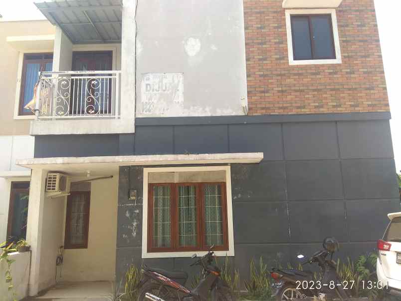 rumah 2 lantai model void di korpri