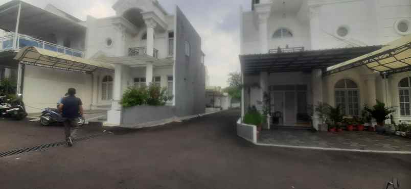 rumah 2 lantai ready siap huni full furnished 100 baru