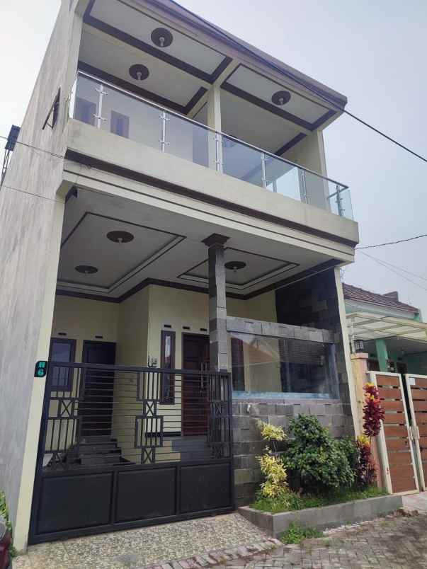 rumah 2 lantai riverland kalirejo lawang