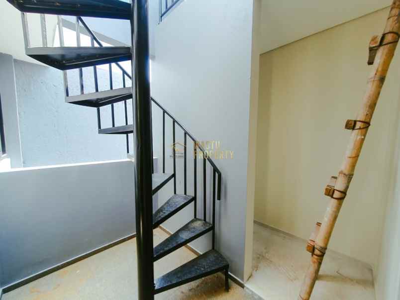 rumah 3 lantai dalam cluster dekat pintu tol brigif