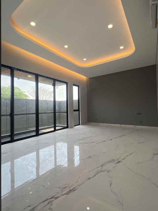 rumah 3 lantai waterfront selangkah dari cbd citraland