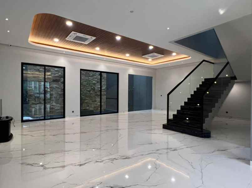 rumah 3 lantai waterfront selangkah dari cbd citraland