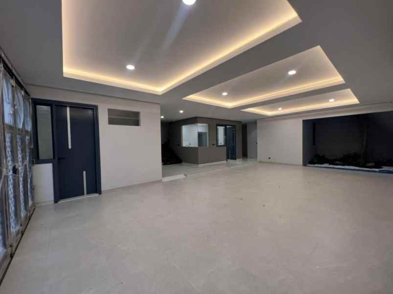 rumah 3 lantai waterfront selangkah dari cbd citraland