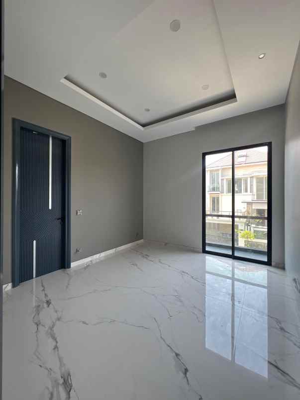 rumah 3 lantai waterfront selangkah dari cbd citraland