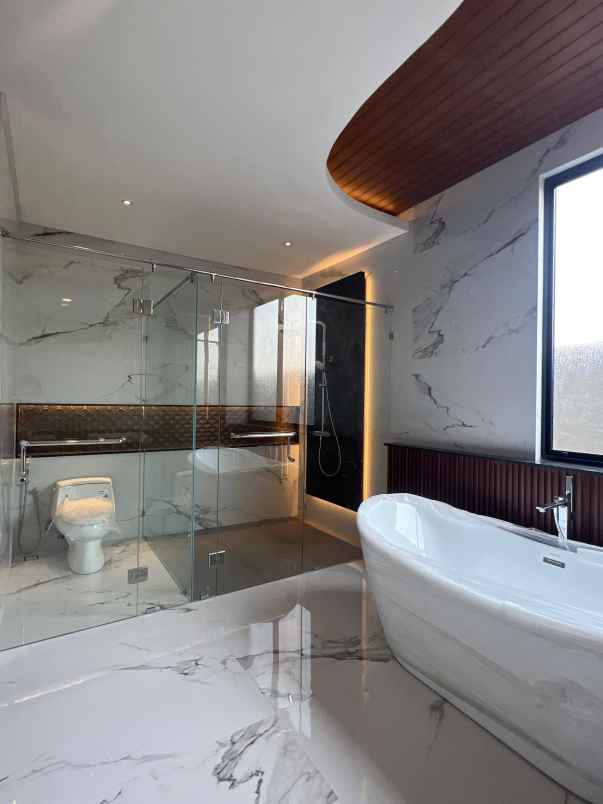 rumah 3 lantai waterfront selangkah dari cbd citraland