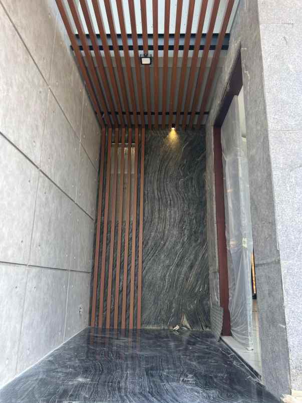 rumah 3 lantai waterfront selangkah dari cbd citraland