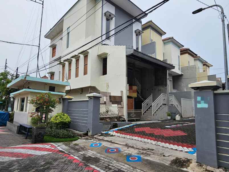 rumah 3 lt lokasi semolowaru surabaya