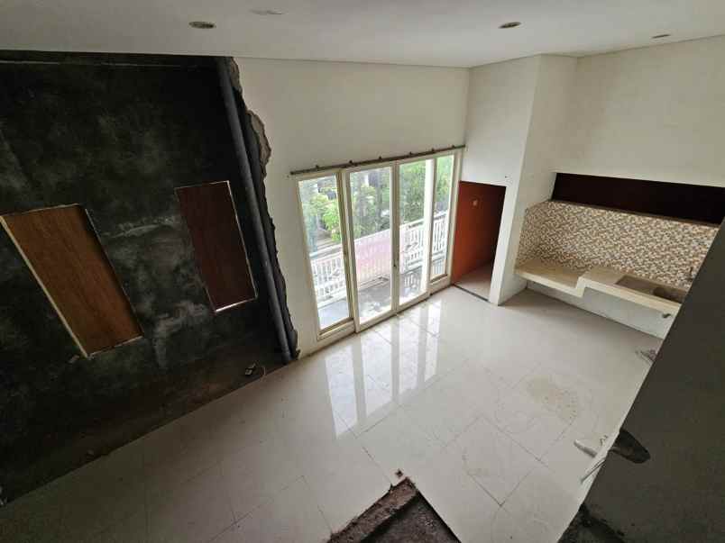 rumah 3 lt lokasi semolowaru surabaya