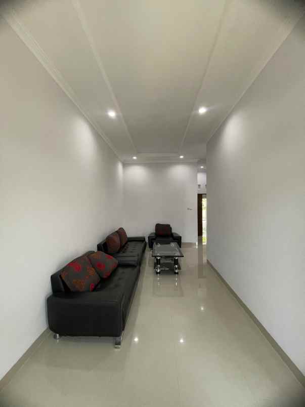 rumah 4 kt semi furnished 12 menit ke kampus upn jogja