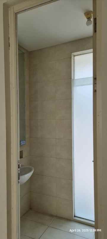 rumah adelaide grand pakuwon new kosongan carport