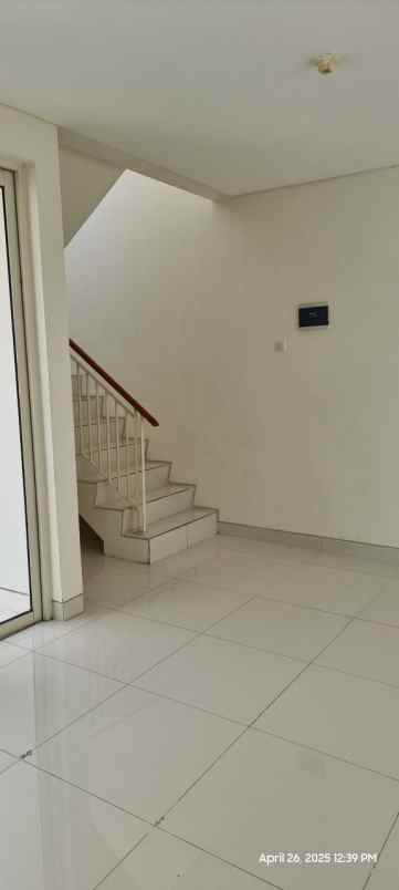 rumah adelaide grand pakuwon new kosongan carport