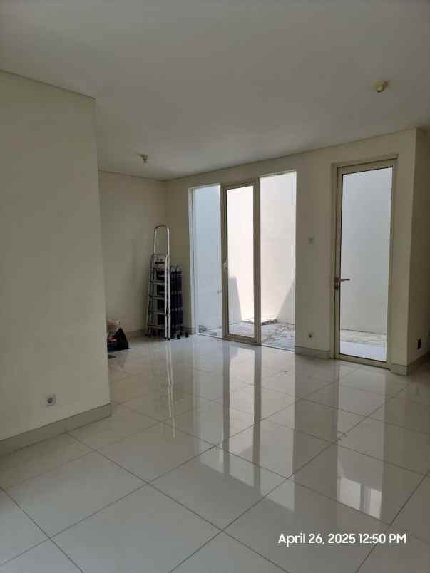 rumah adelaide grand pakuwon new kosongan carport