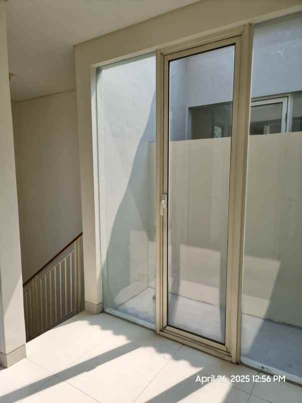 rumah adelaide grand pakuwon new kosongan carport