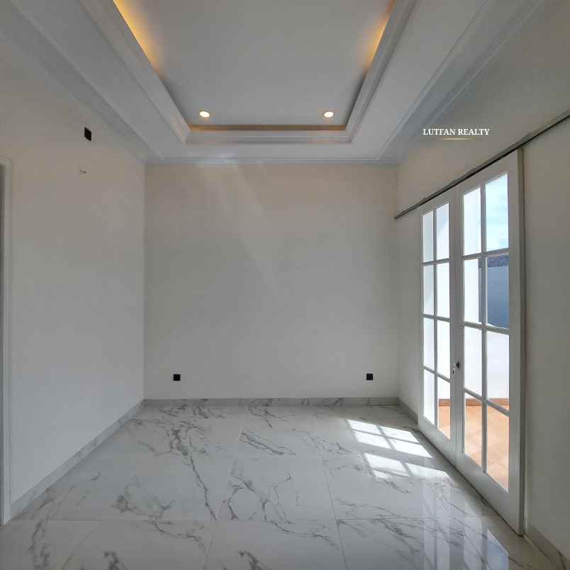 rumah american classic dekat stasiun lenteng agung