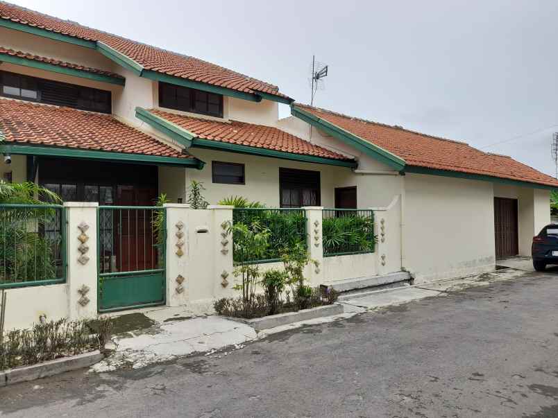 rumah asri nyaman di lokasi strategis