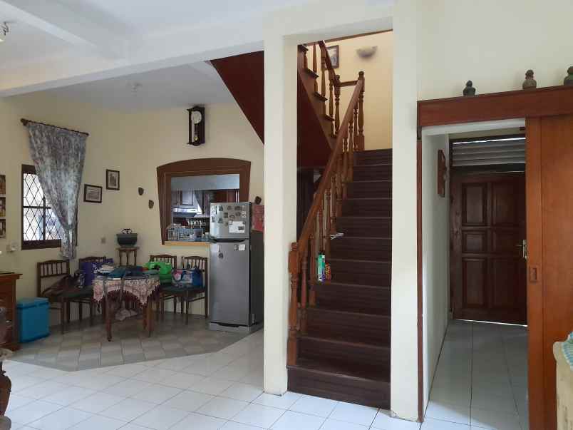 rumah asri nyaman di lokasi strategis