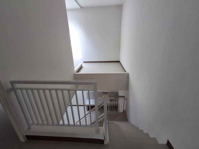 rumah babatan pilang wiyung new minimalis row 2 mobil